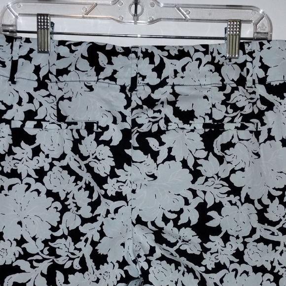 Ann Taylor Black and Baby Blue Floral Women Shorts Cargos - Picture 8 of 10